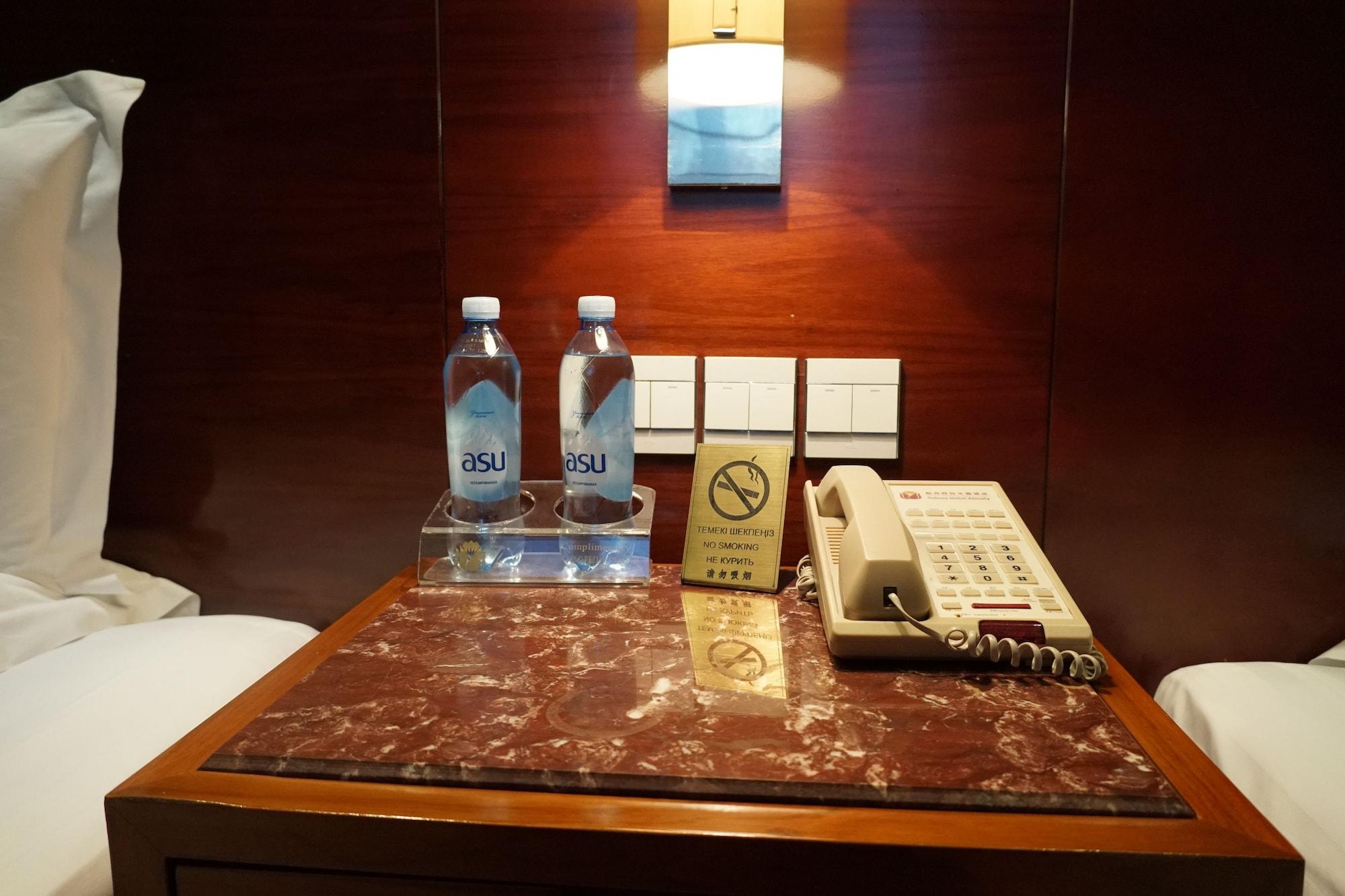 Soluxe Hotel Alma-Ata Exteriör bild