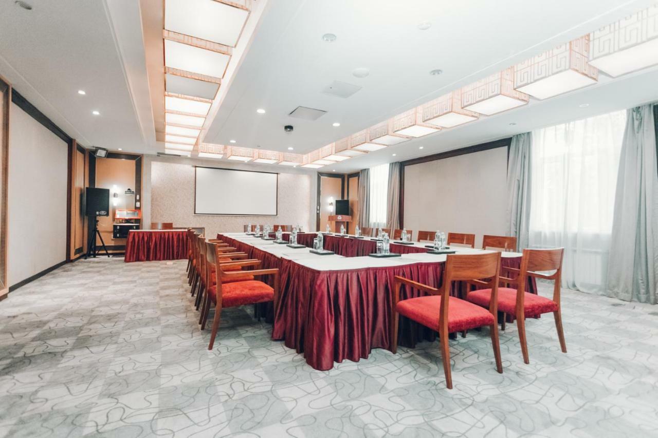 Soluxe Hotel Alma-Ata Exteriör bild