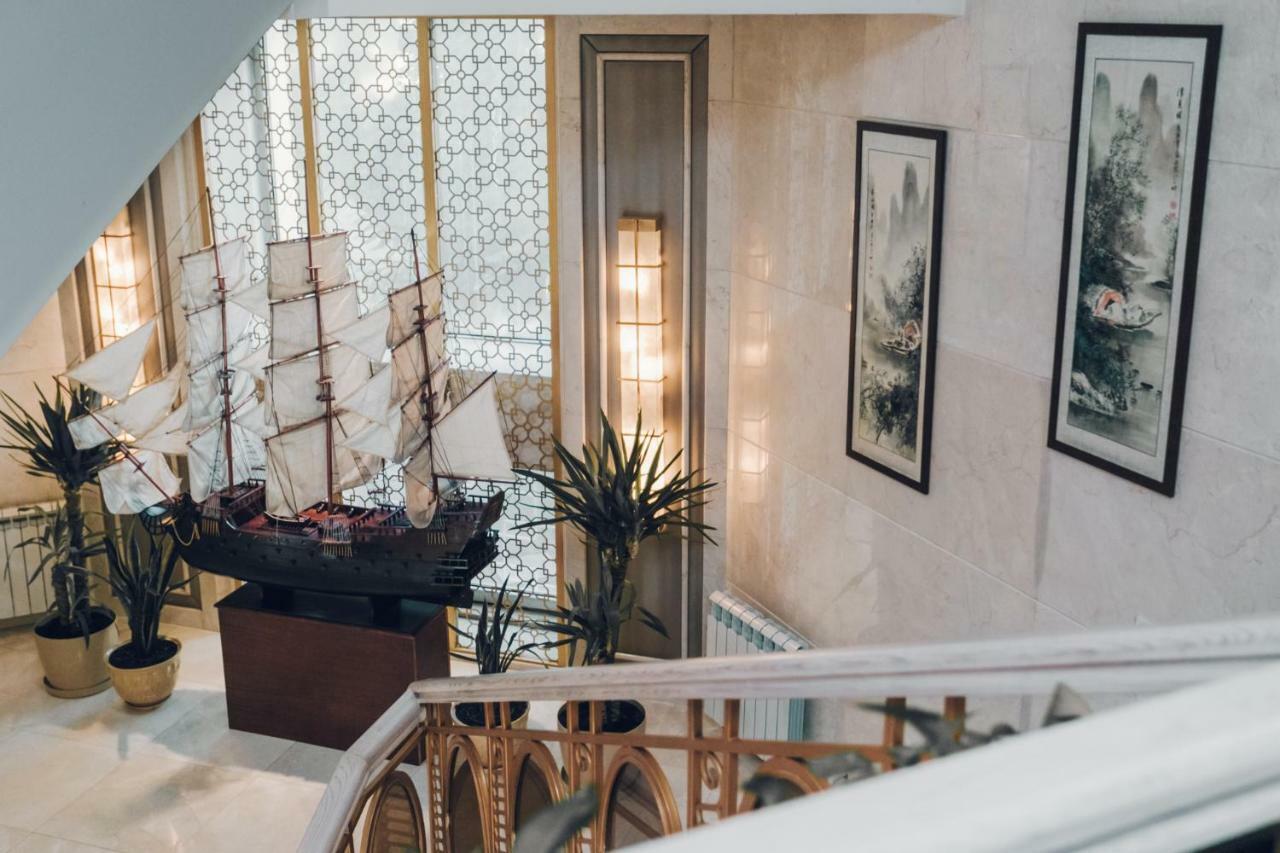 Soluxe Hotel Alma-Ata Exteriör bild